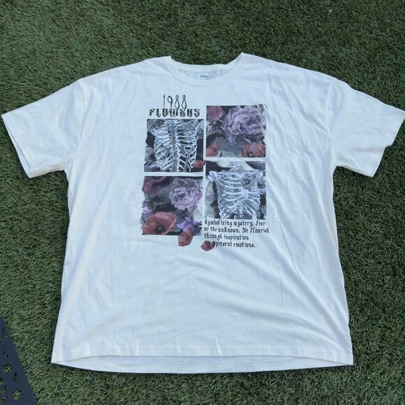 FASHION NOVA GRAPHIC T-SHIRT - Picture 1 of 3